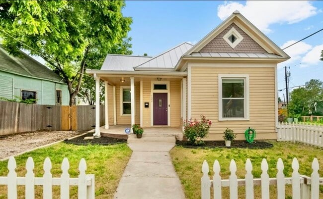 Building Photo - 102 Paul St