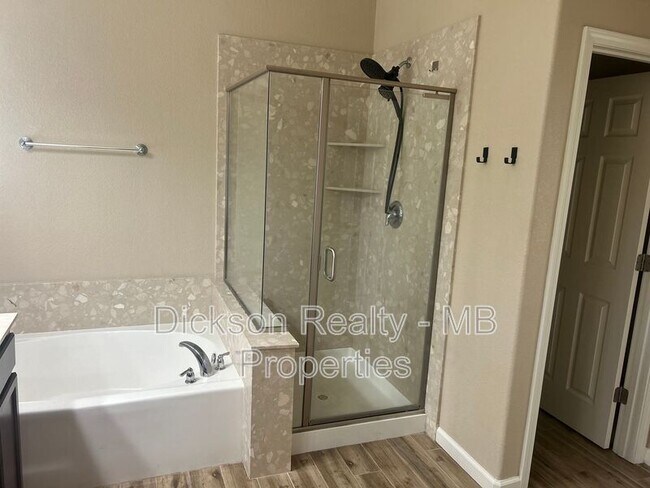 Building Photo - 10724 Grayslake Dr