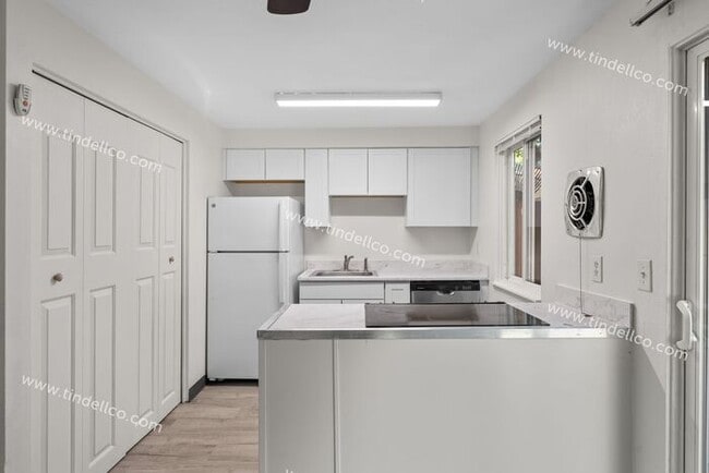 Building Photo - Renovated 2 bedroom townhouse in Piedmont