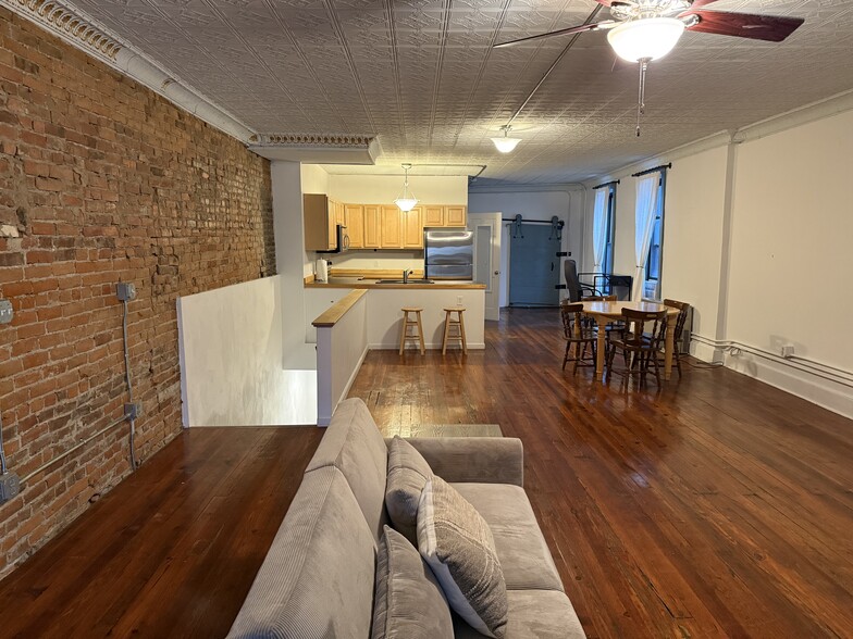 Building Photo - 27 Court St