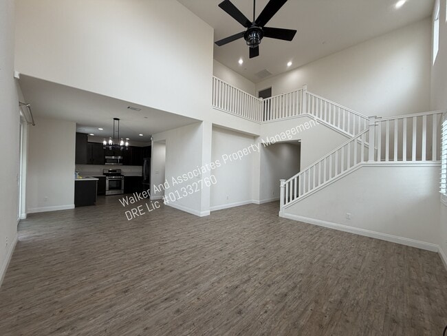 Building Photo - 327 Las Flores Dr
