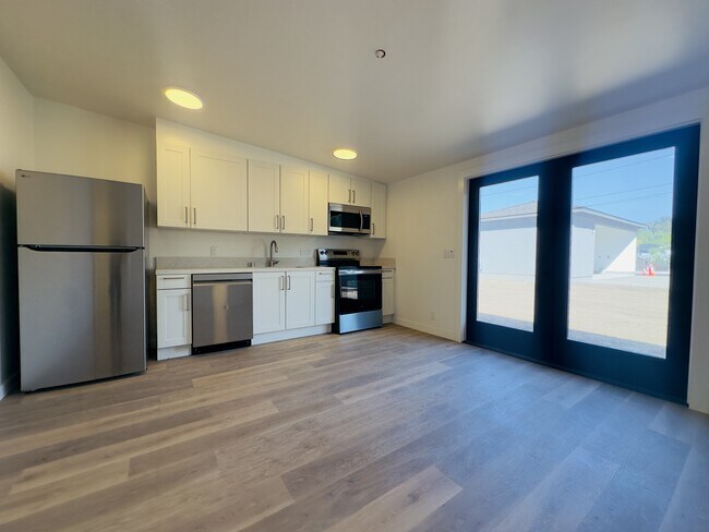 Building Photo - 1319 Cacique Street