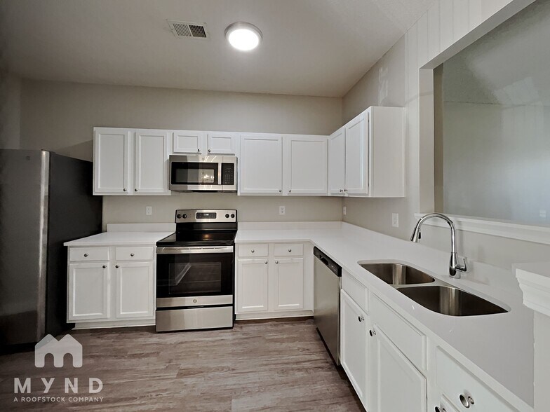 Building Photo - 2233 Bigwood Trail