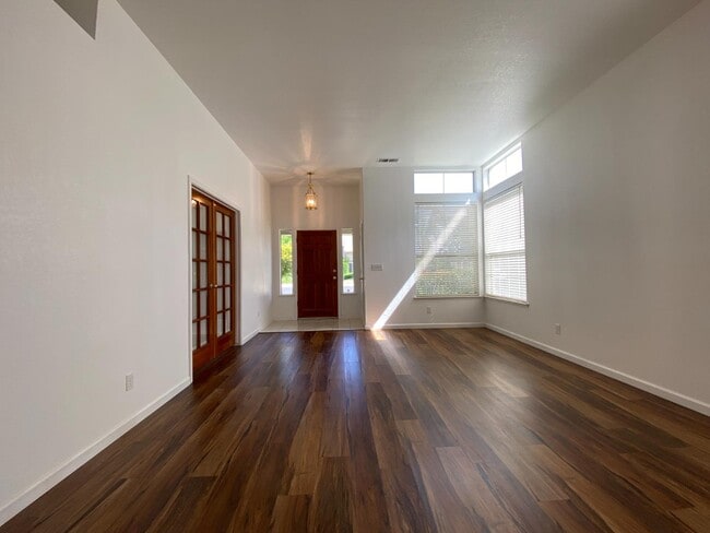 Building Photo - 1372 Chennault Ave