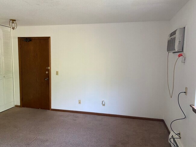 Building Photo - 1321 Division St