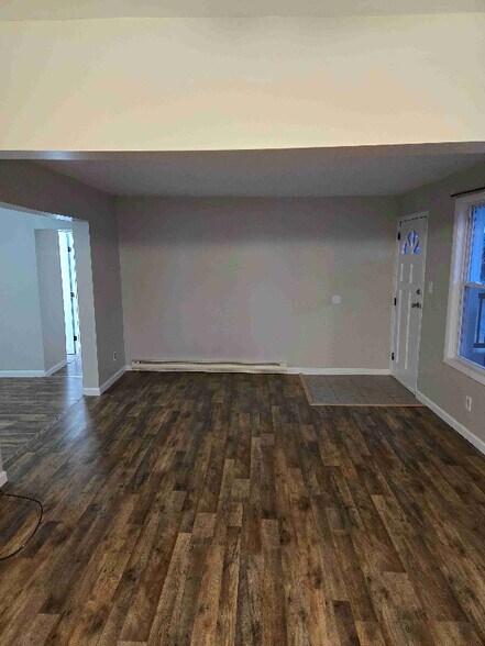 Primary Photo - 516 Burke St