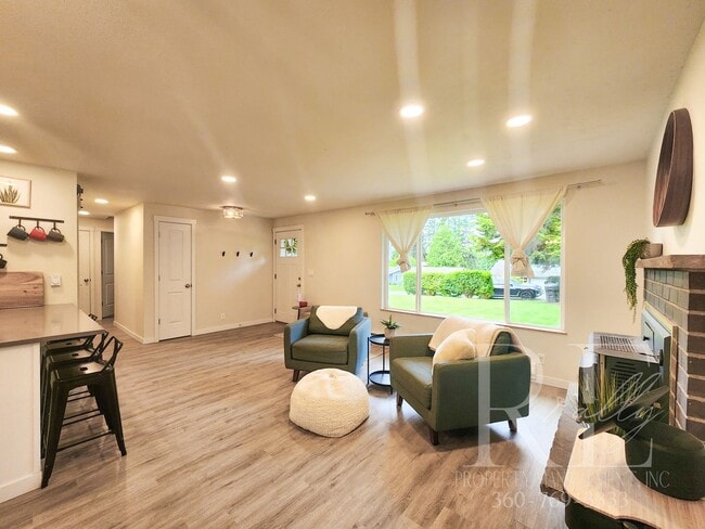 Building Photo - Rambler with Fantastic Covered Deck & Community Pool