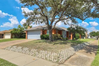 Building Photo - 2039 Avignon Dr
