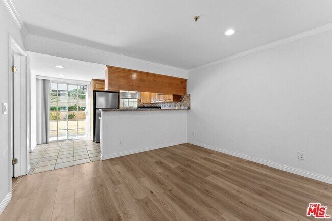 Building Photo - 361 Salem St