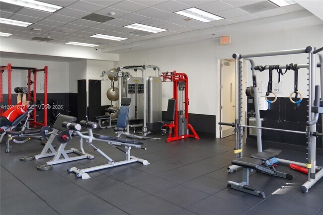 Building Photo - 1200 Brickell Bay Dr