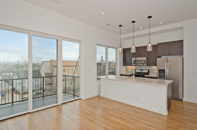 Interior Photo - 1510 W. Division