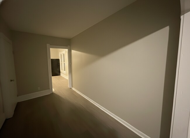 Building Photo - 1155 W 9th St