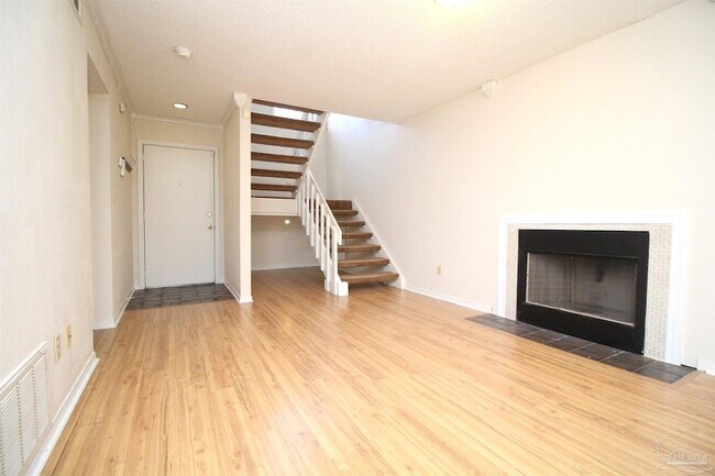 Building Photo - 2375 Sugartree Ave