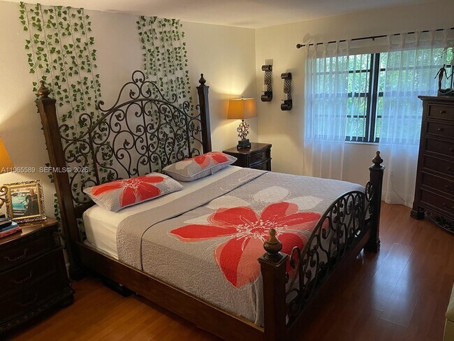 Building Photo - 9301 SW 92nd Ave