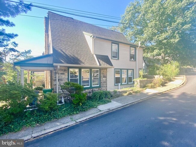 Building Photo - 450 S Orange St