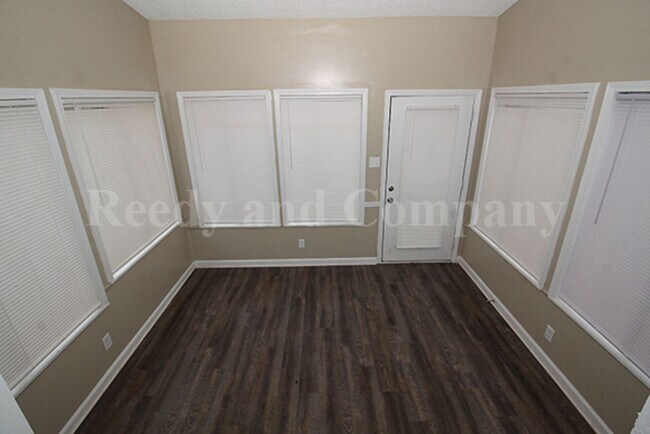 Building Photo - 1023 Waring Rd