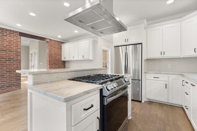 Building Photo - 4150 Primrose Dr