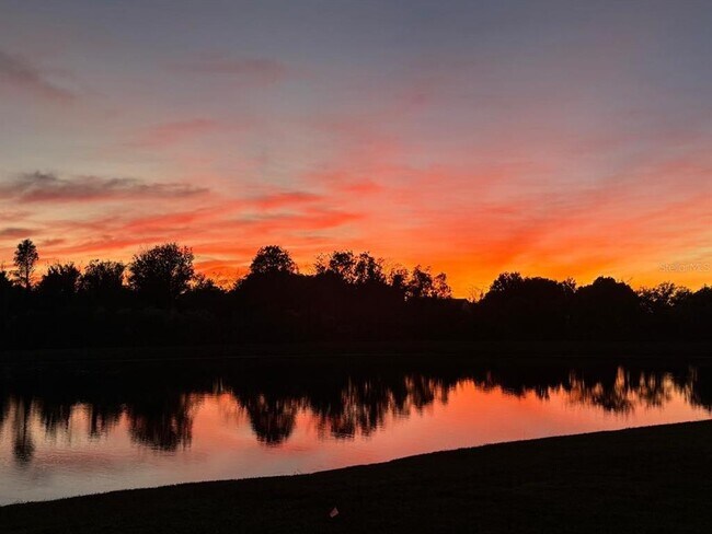 Building Photo - 1651 Chatsworth Cir