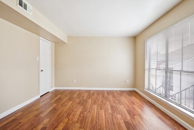 Building Photo - 12770 Rodeo Square Dr