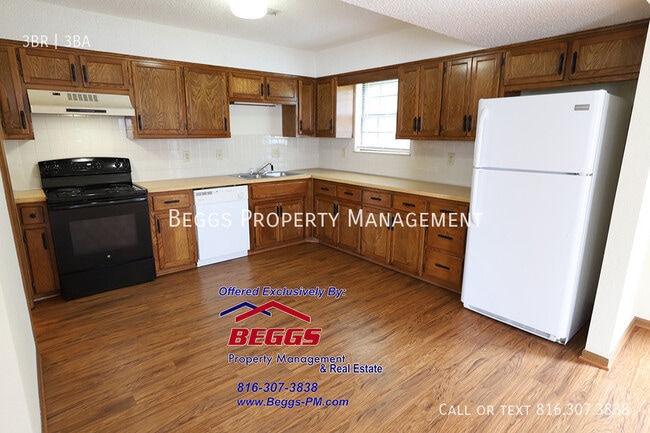 Building Photo - 321 Dains St