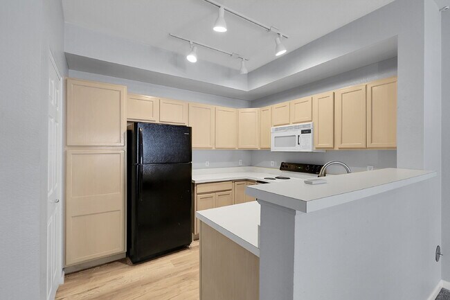 Building Photo - $1,650.00, Spacious 2-bedroom, 1 bath Cond...