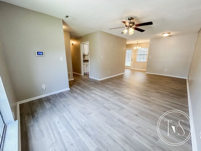 Building Photo - 258 Garden Cir