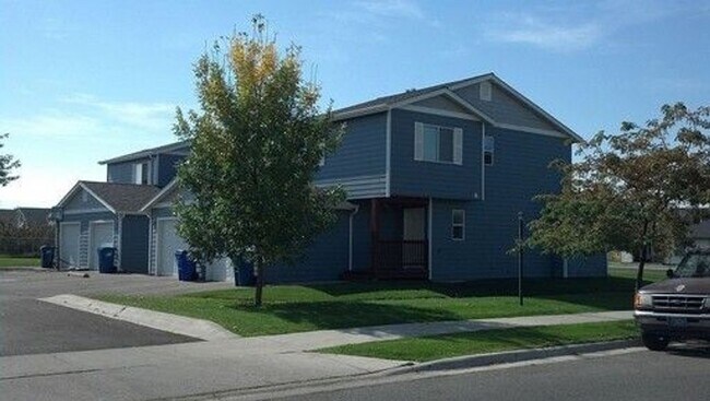 Primary Photo - Townhouse-style End unit 3BD, 1.5 BA
