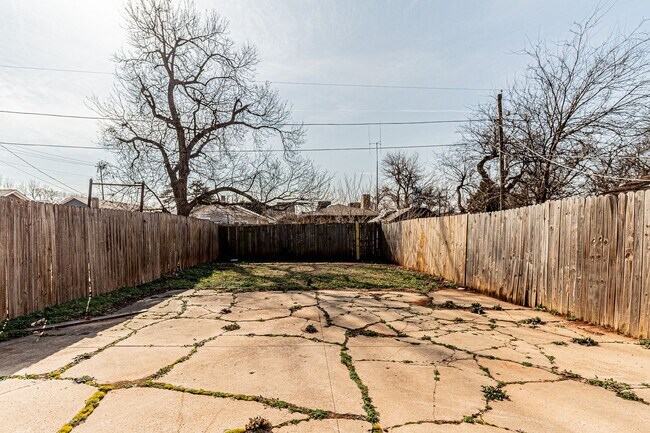 Building Photo - 2 Bed 1 Bath Duplex in NE OKC