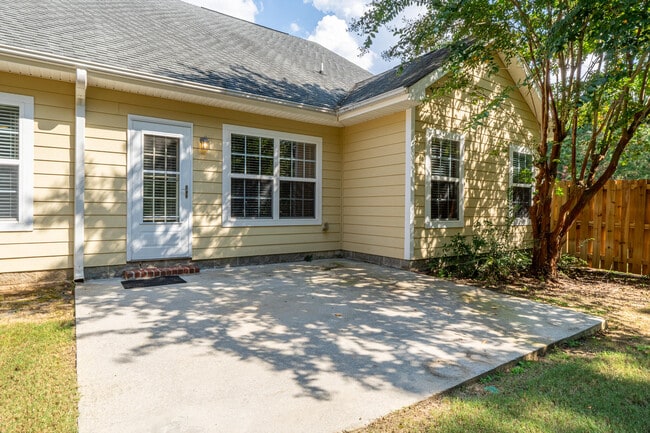 Building Photo - 228 Full Cir Dr