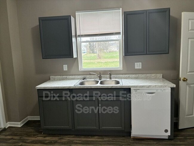 Building Photo - 715 Lorain Ave