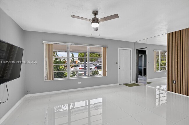 Building Photo - 2331 Flamingo Dr