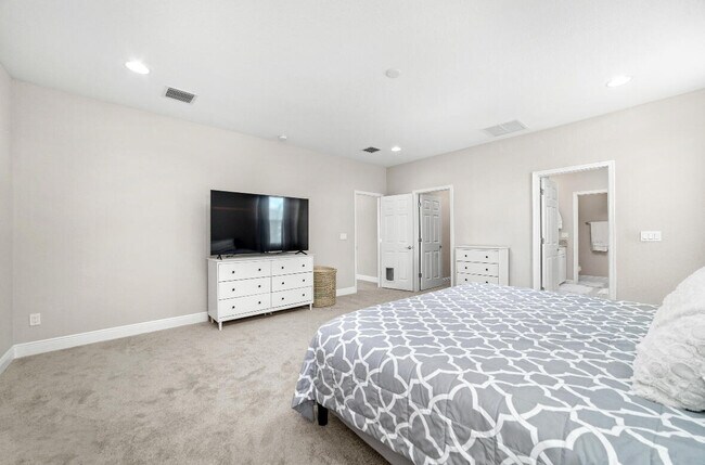 Building Photo - 2011 NW Cataluna Cir
