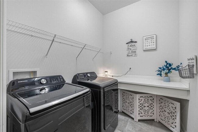 Building Photo - 5925 Silver Sun Dr