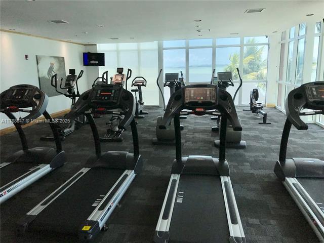 Building Photo - 1155 Brickell Bay Dr