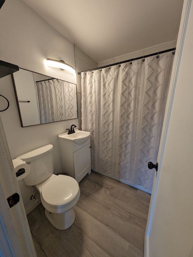 Building Photo - Updated 3 Bedroom Charmer in the Heart of ...