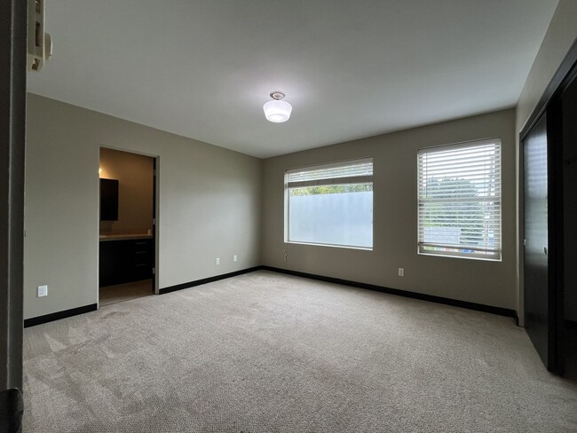 Building Photo - Charming 3 Bedroom, 2.5 Bathroom Home with Large Living Room, Tall Windows, Island Kitchen, and A...