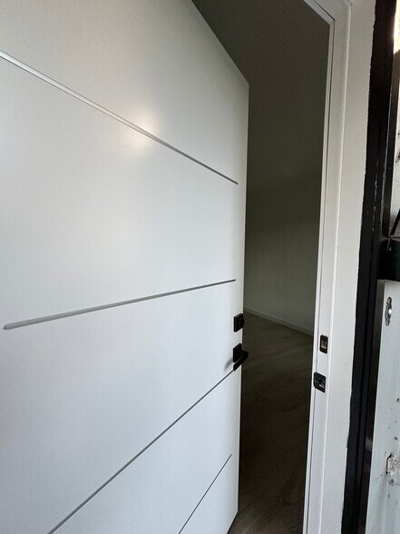 Front door - 735 N Madison Ave