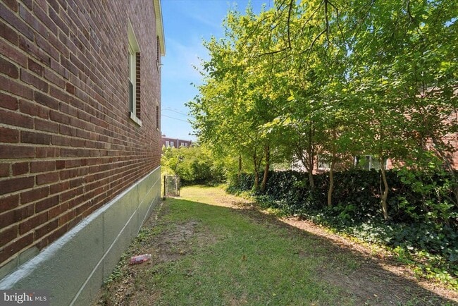 Building Photo - 2111 Delmar Dr