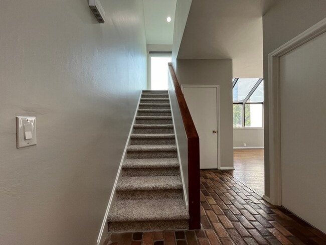 Building Photo - 501 Fenton Pl