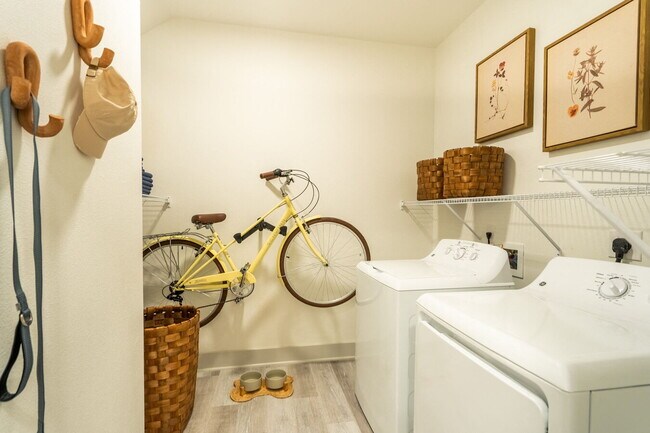 Building Photo - Stylish Living Starts with 8 Weeks Free!