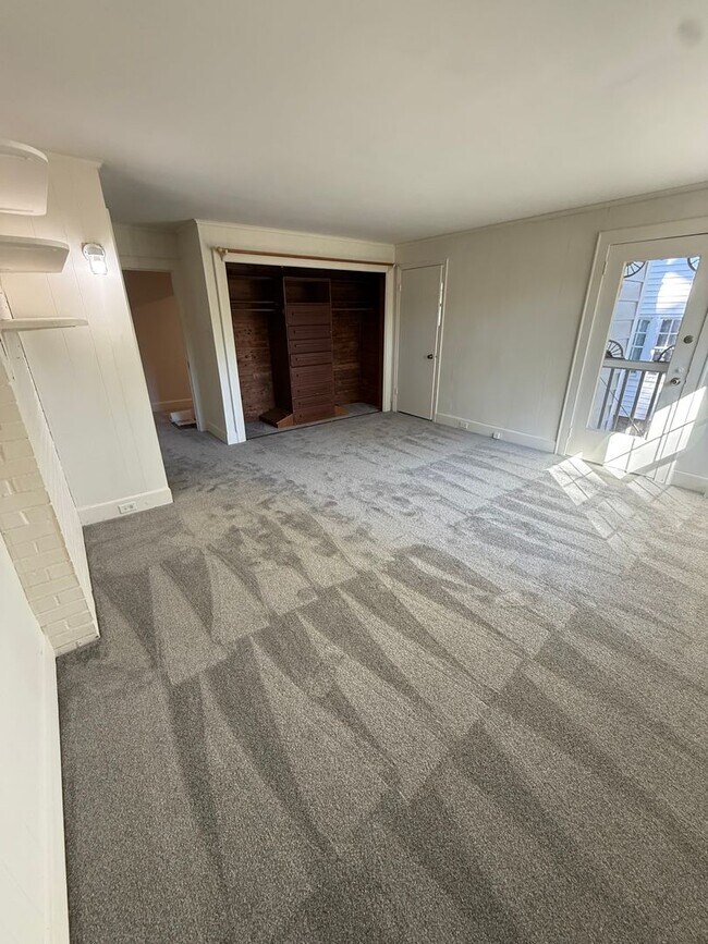 Building Photo - 0011