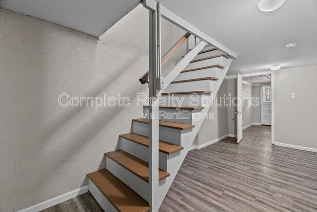 Building Photo - 8028 Wynwood Dr
