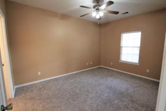 Building Photo - NICE 3 BEDROOM 2.5 BATH HOME IN HUMBLE