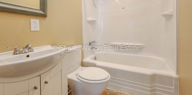 Building Photo - Cozy little 1 BR / 1 BA with big yard in Rossville, GA!! This one won't last long, come look at t...
