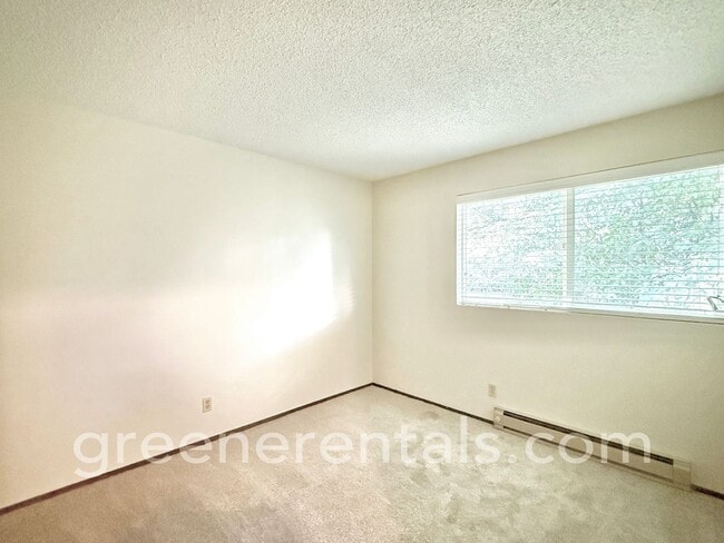Building Photo - 2-Bedroom 1.5-Bathroom Condo in West Olympia