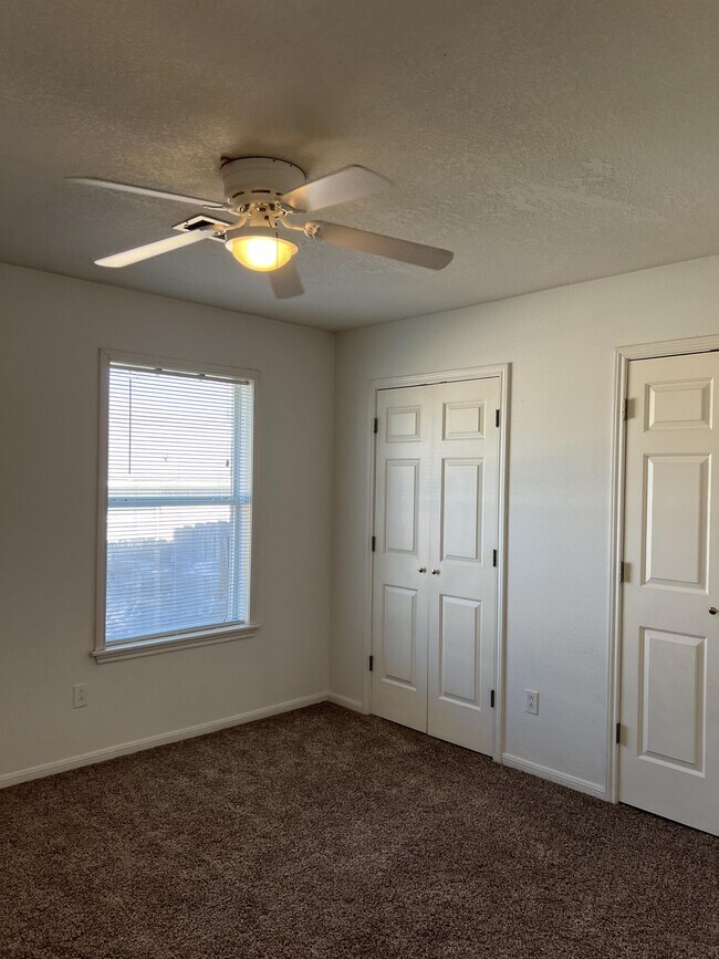 Building Photo - 1751 Rock Hollow Loop