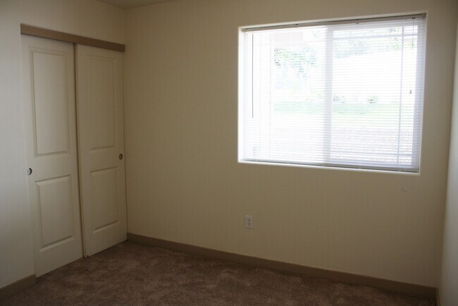 Building Photo - 1020 S Olympia Pl