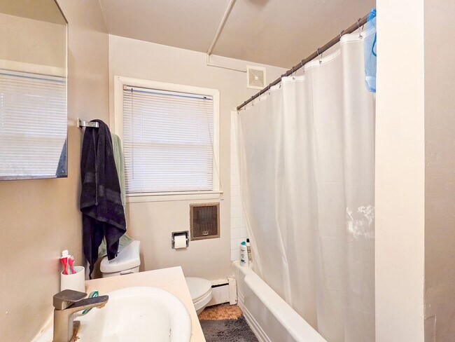 Building Photo - 913 High St