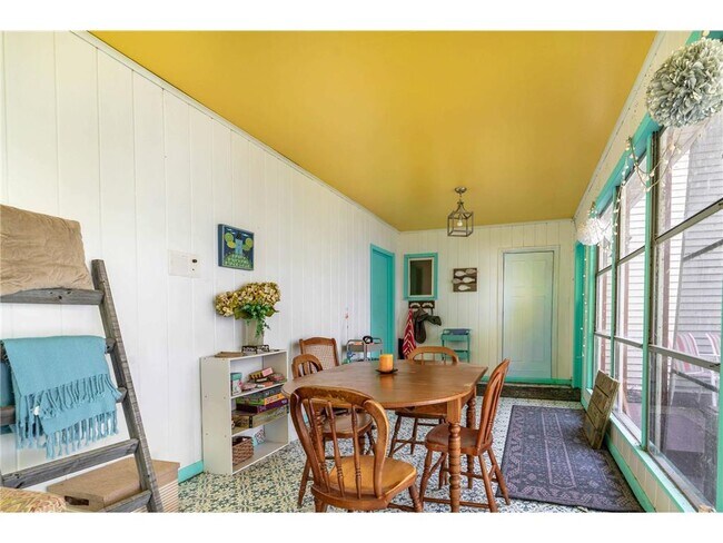Building Photo - 1409 Hoot Lake Dr