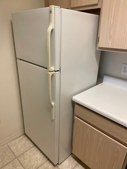 Building Photo - 5455 Vineland Rd